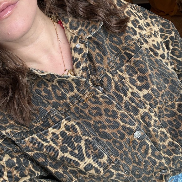 Leopard Print Button-Up Jacket - Picture 3 of 8